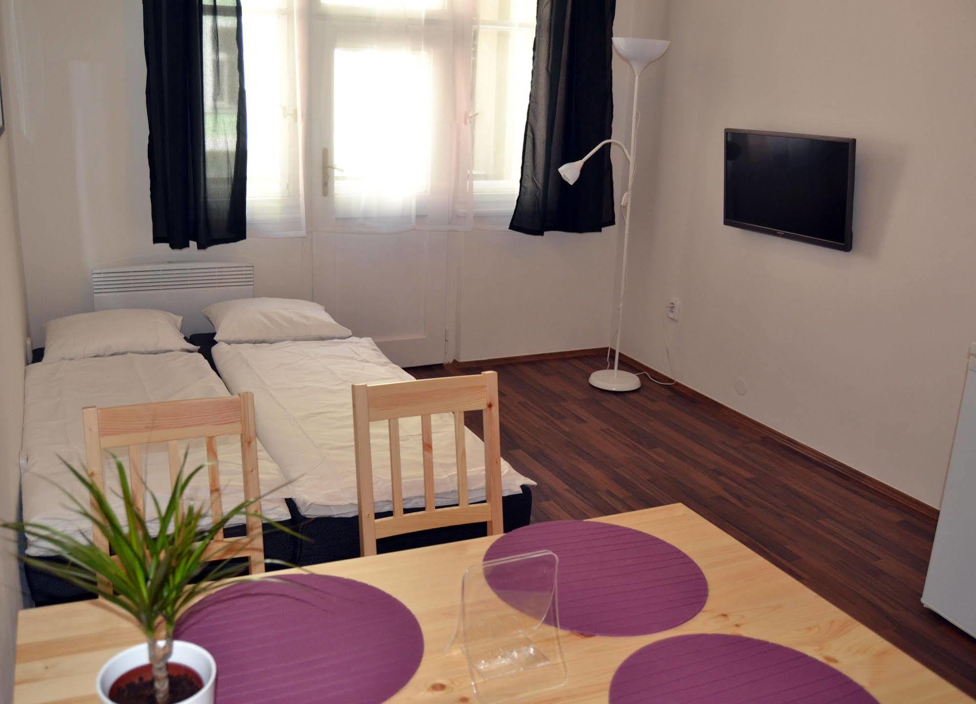 Jezerka Apartments Prague Ngoại thất bức ảnh
